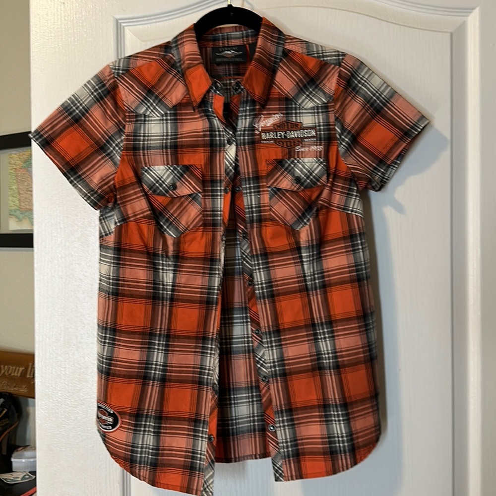 Beautiful button down. Worn once. All crystals still on the details. Harley